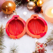 Load image into Gallery viewer, 3D Knitted Bauble Duo